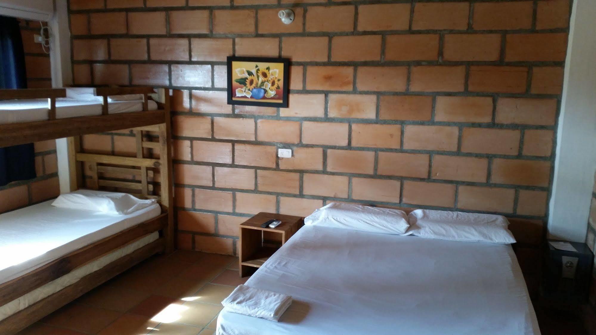 Hotel Pizzeria Opera Толу Экстерьер фото